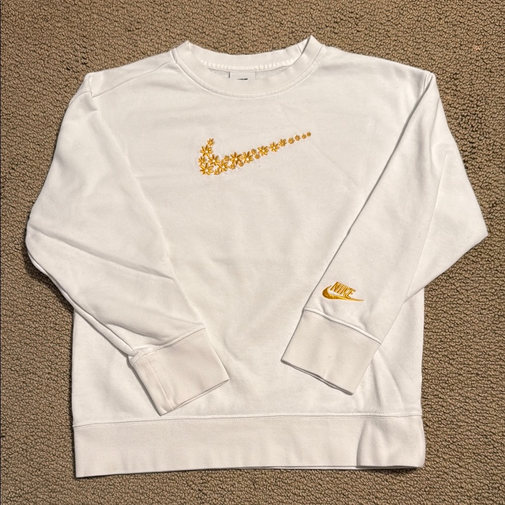 Nike White and Gold Daisy Crewneck Sweater with Iconic Swoosh